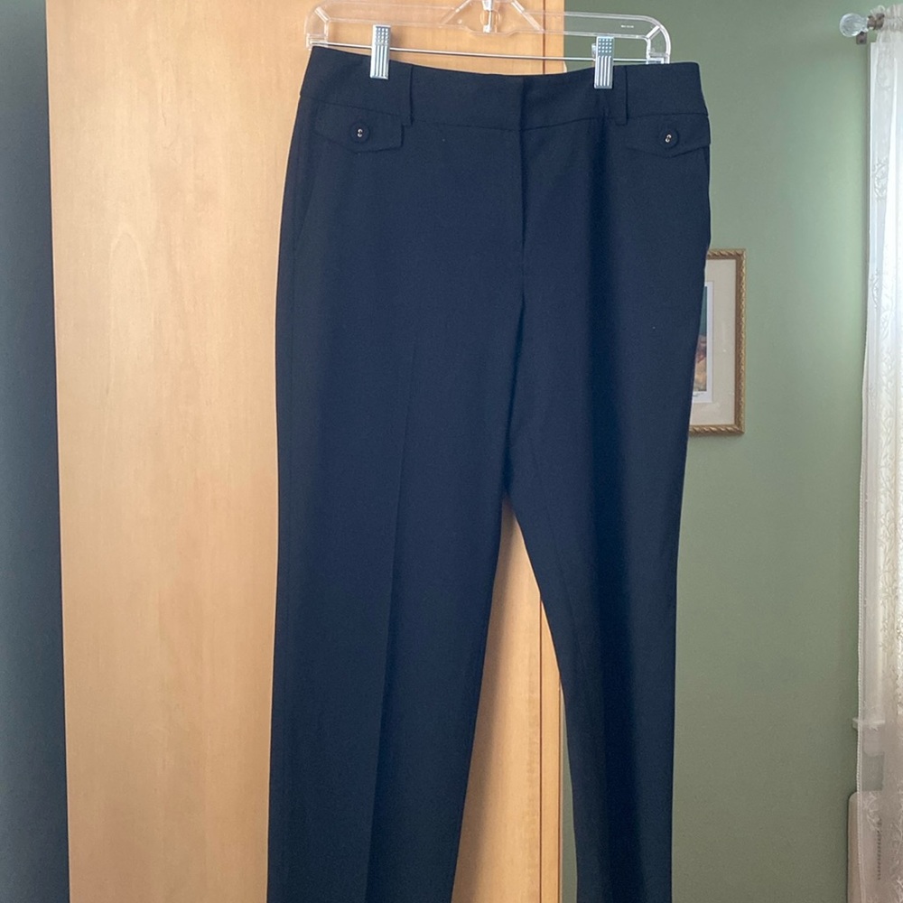 Talbots black stretch pants with 2 front pockets and 2 back pockets. 8P